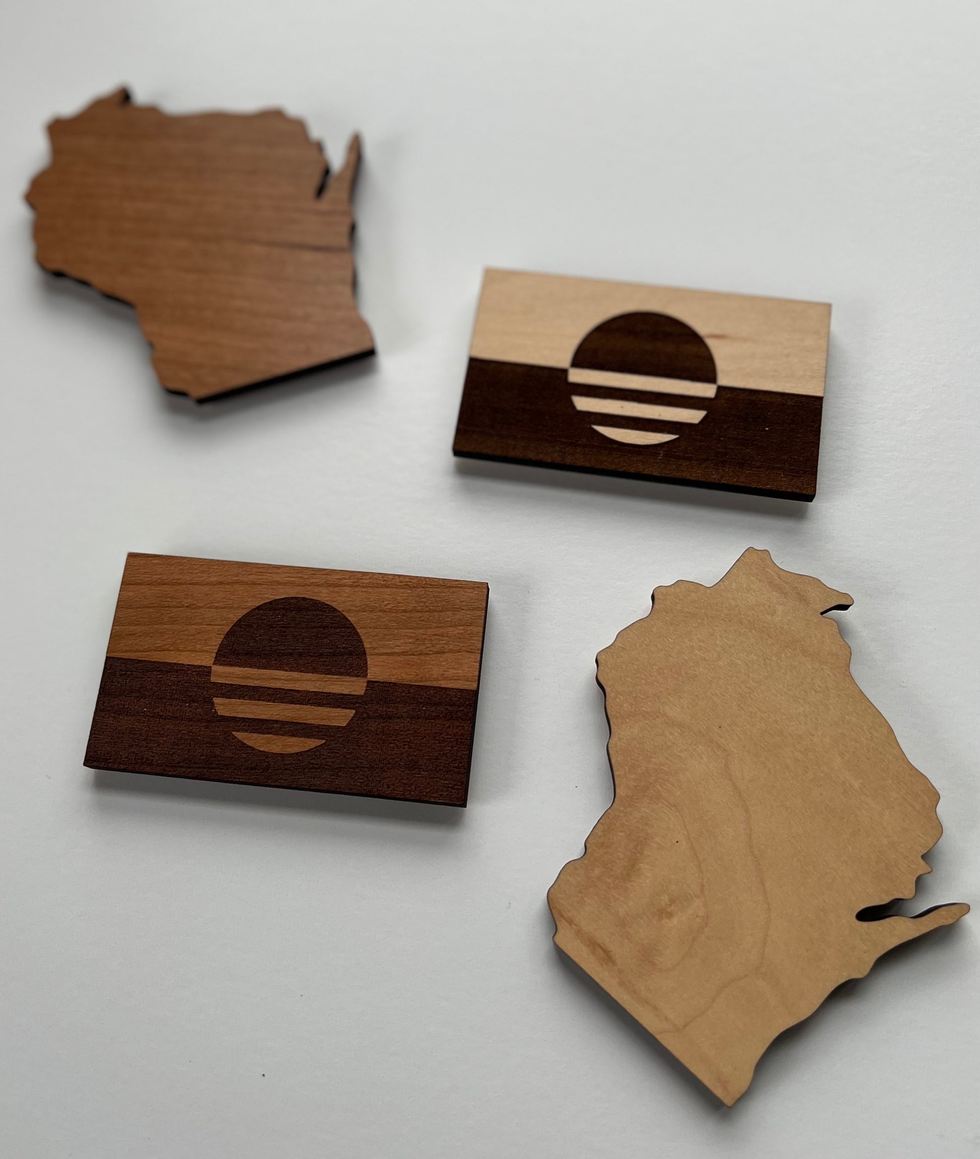 Handmade wooden magnets of the state of Wisconsin and Milwaukee, WI flag